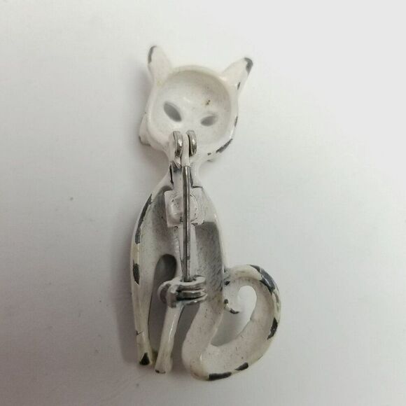 Vintage White and Black Enamel Cat Brooch, Red Mouth, 60s 70s Style, Estate - Picture 3 of 5